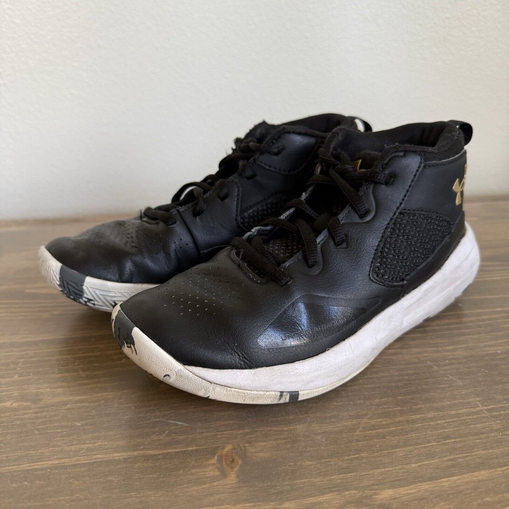 Under Armour Boys 4.5Y Black Metallic Gold Lockdown 5 Tennis Shoes Sneakers